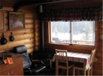 Bear Corner Adventures Bed & Bale Hotel โกลเดน ห้อง รูปภาพ